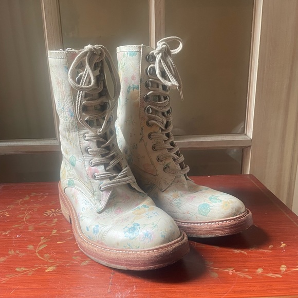 Free People Shoes - Free People Santa Fe Floral Lace Up Boots 8/39